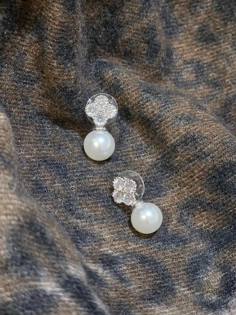 گوشواره مروارید یخچالی نگین‌دار